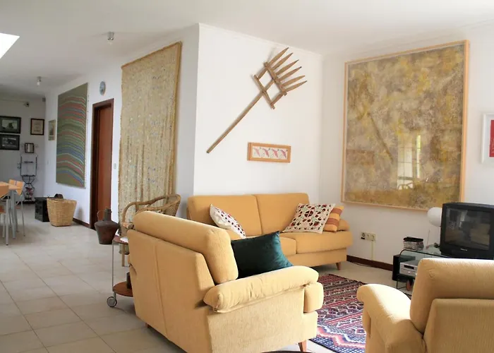 Semesterbostad Welcoming House With Mountain View In